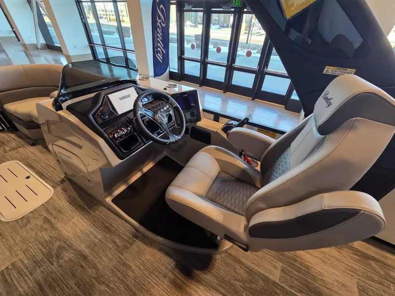 Slide: The Image of Bentley Pontoons Elite 253 SwingBack DC 2026 - 18