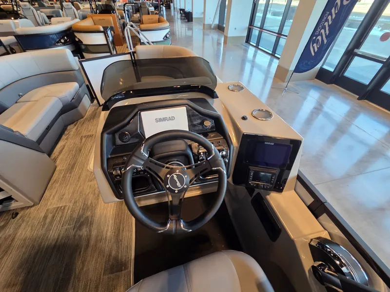 Slide: The Image of Bentley Pontoons Elite 253 SwingBack DC 2026 - 19