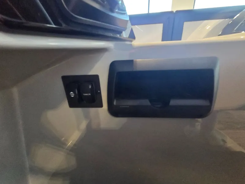 Slide: The Image of Bentley Pontoons Elite 253 SwingBack DC 2026 - 21