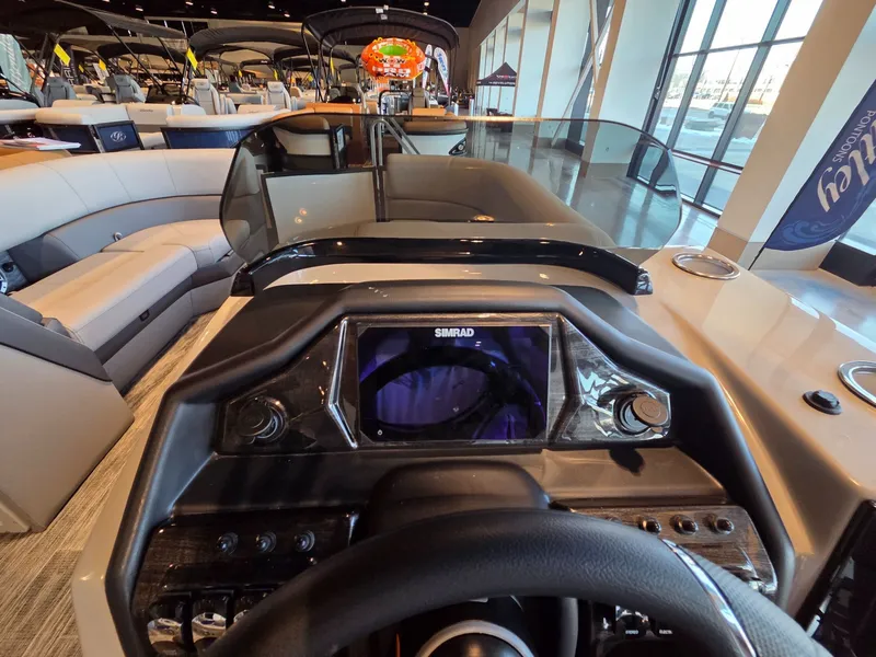 Slide: The Image of Bentley Pontoons Elite 253 SwingBack DC 2026 - 22