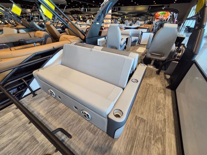 Slide: The Image of Bentley Pontoons Elite 253 SwingBack DC 2026 - 28