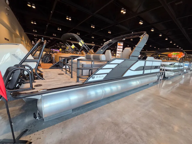 Slide: The Image of Bentley Pontoons Elite 253 SwingBack DC 2026 - 3