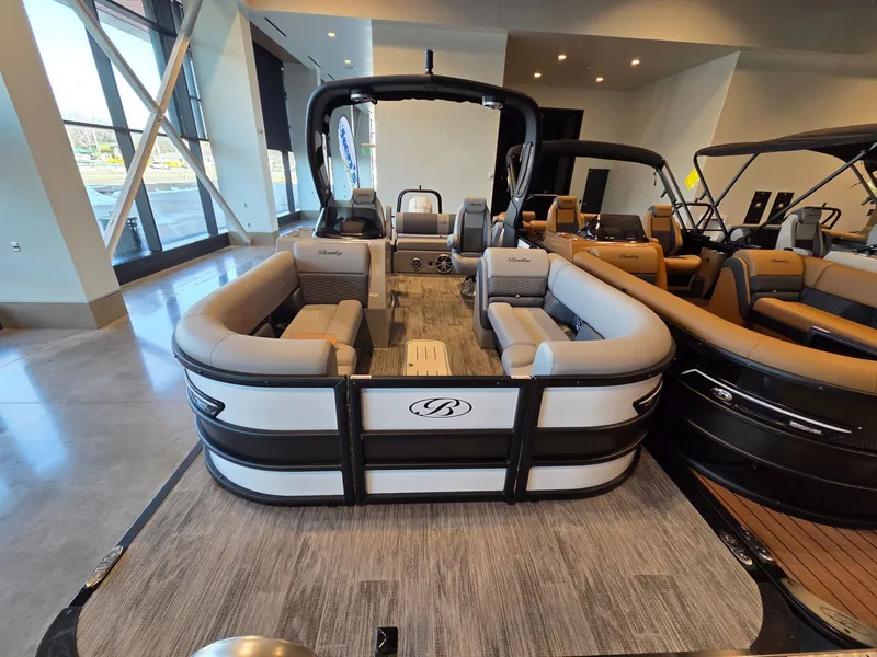 Slide: The Image of Bentley Pontoons Elite 253 SwingBack DC 2026 - 4