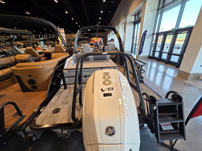 Slide: The Image of Bentley Pontoons Elite 253 SwingBack DC 2026 - 5