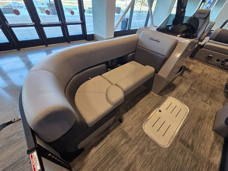 Slide: The Image of Bentley Pontoons Elite 253 SwingBack DC 2026 - 6