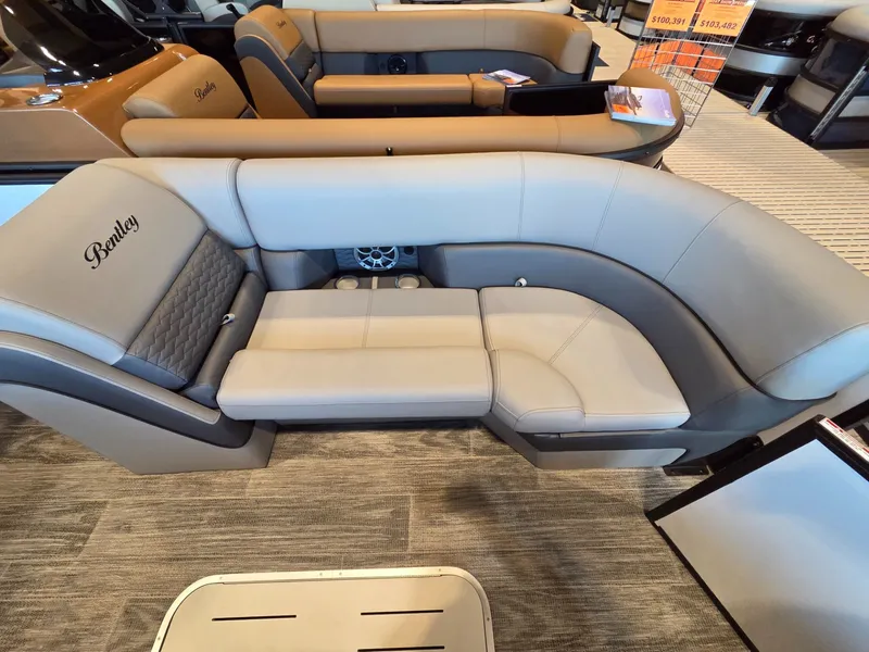 Slide: The Image of Bentley Pontoons Elite 253 SwingBack DC 2026 - 9