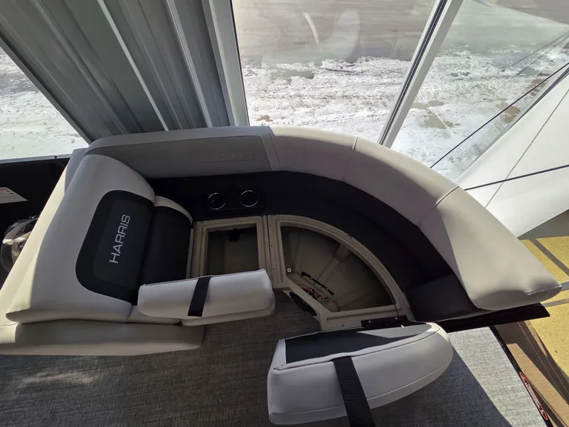 Slide: The Image of Harris Cruiser 210 2026 - 10