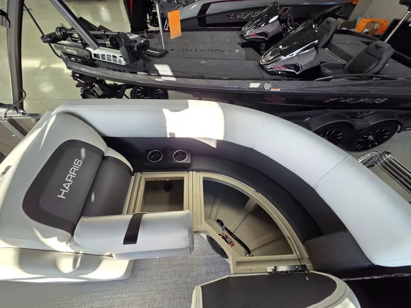 Slide: The Image of Harris Cruiser 210 2026 - 19