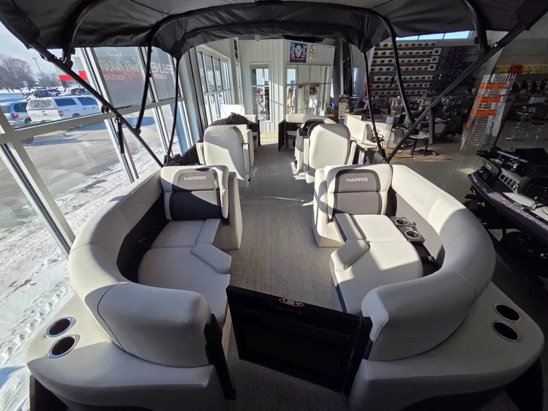 Slide: The Image of Harris Cruiser 210 2026 - 22