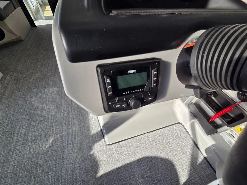 Slide: The Image of Harris Cruiser 210 2026 - 23