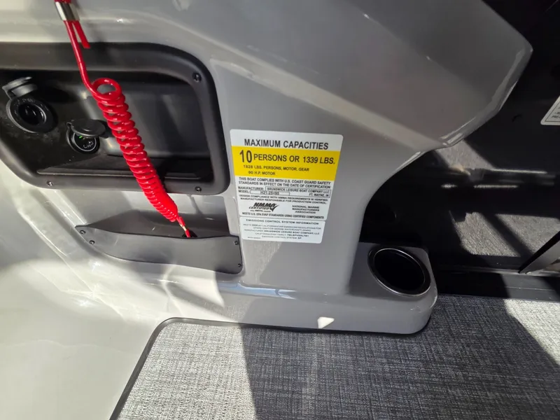 Slide: The Image of Harris Cruiser 210 2026 - 25