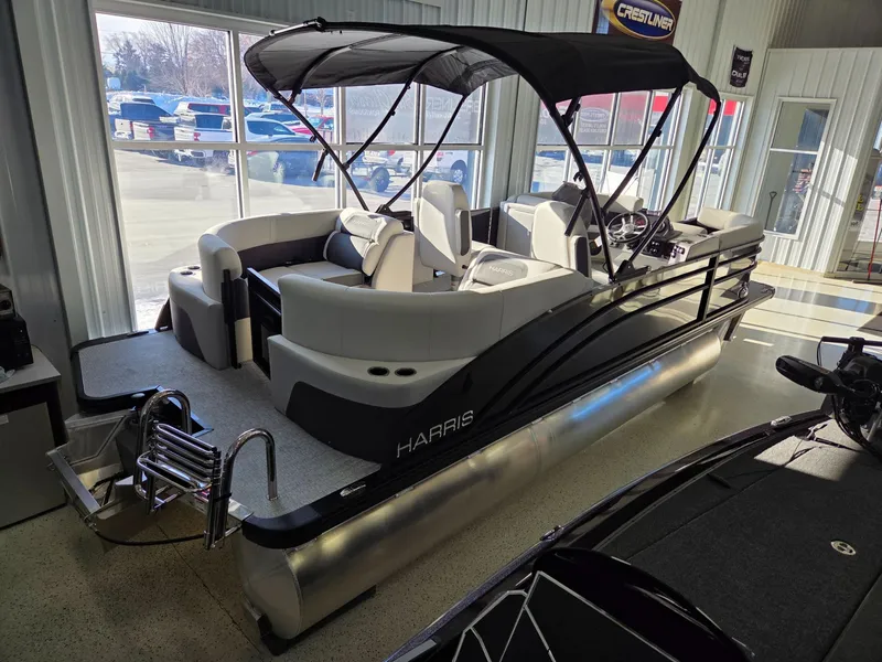 Slide: The Image of Harris Cruiser 210 2026 - 4