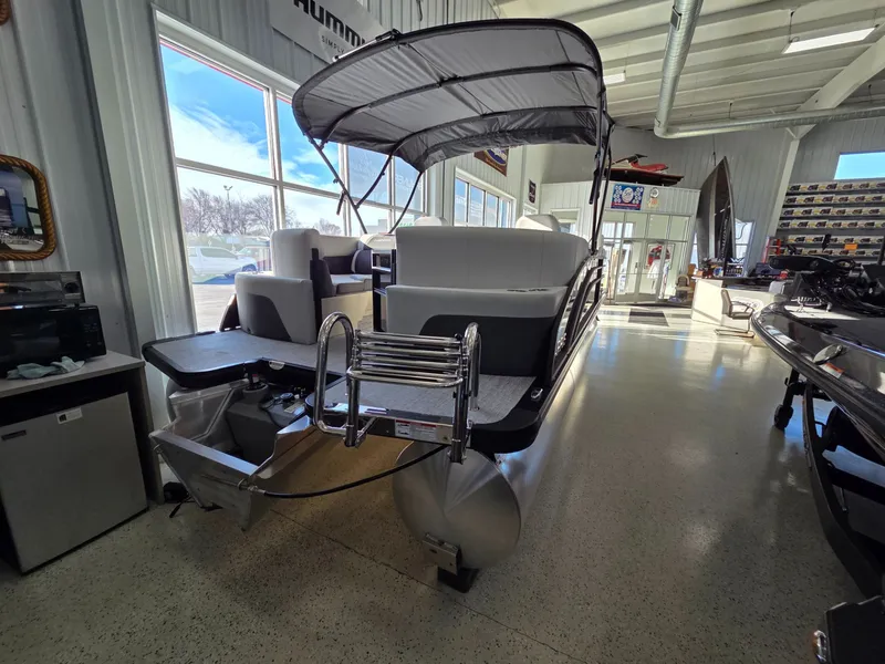 Slide: The Image of Harris Cruiser 210 2026 - 5