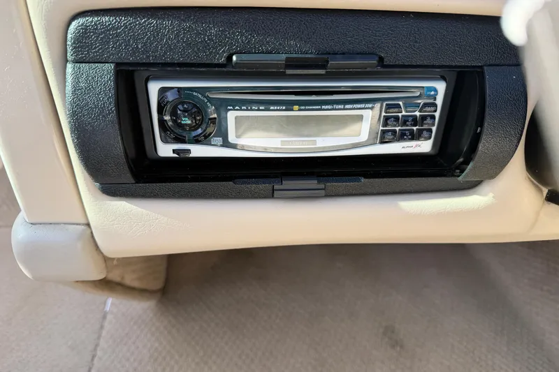 Slide: The Image of 1999 MasterCraft MariStar 210 VRS marine stereo system, featuring a Clarion audio unit. - 13