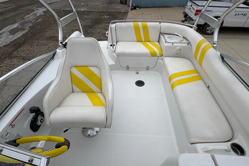 Slide: The Image of 2003 Splendor 240 Platinum boat interior with white and yellow seating. - 16