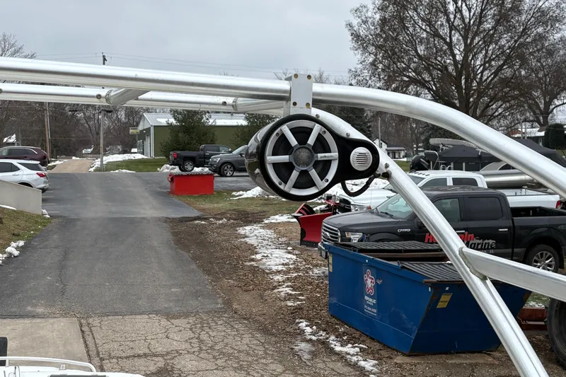 Slide: The Image of Outdoor scene with a 2003 Splendor 240 Platinum boat speaker and aluminum frame. - 33