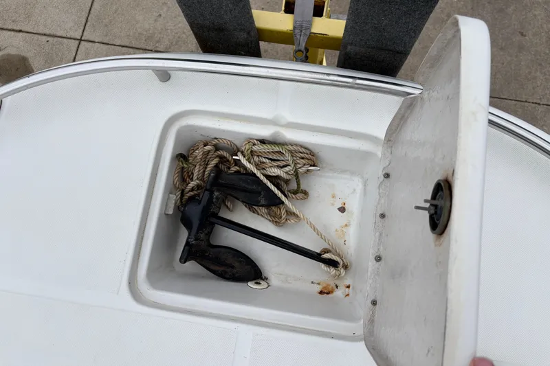 Slide: The Image of Anchor and rope storage in 2003 Splendor 240 Platinum boat compartment. - 34
