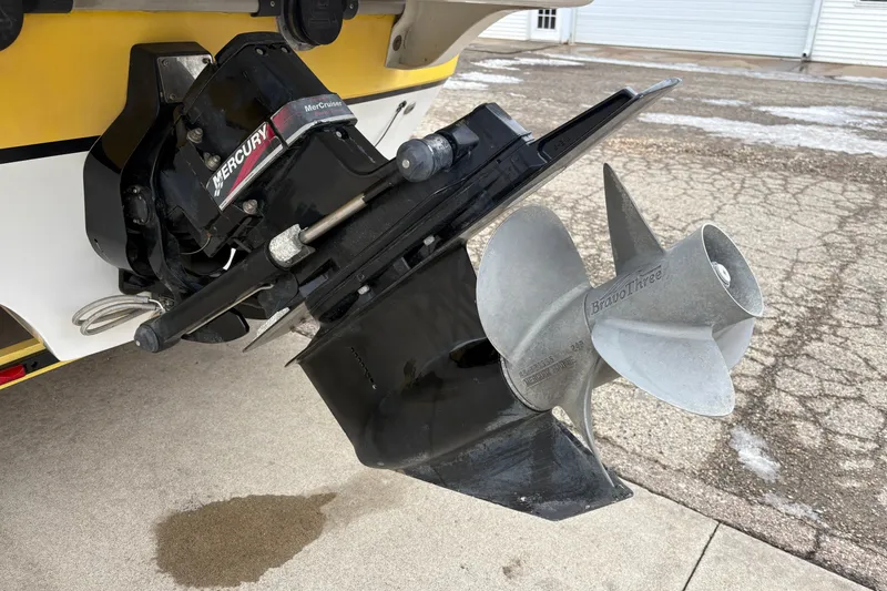 Slide: The Image of 2003 Splendor 240 Platinum boat with Mercury MerCruiser Bravo Three outdrive. - 37