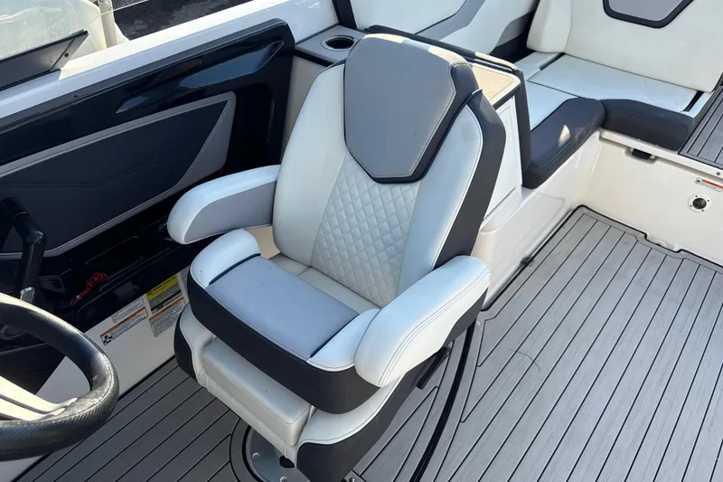 Slide: The Image of Captain's chair on 2021 Yamaha Boats 252S, featuring sleek design and comfortable seating. - 33
