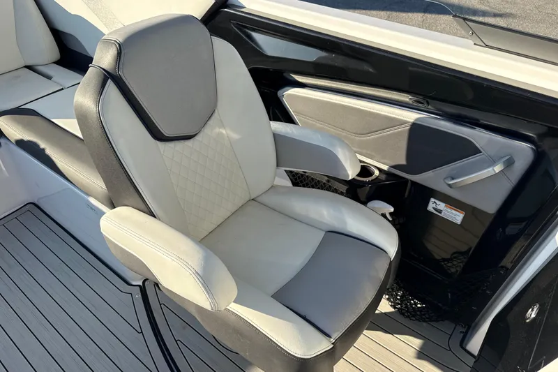Slide: The Image of 2021 Yamaha Boats 252S interior with luxurious seating and modern design. - 34