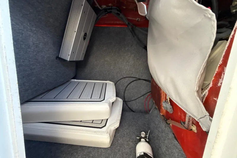 Slide: The Image of Interior storage of 2021 Yamaha Boats 252S with cushions and fire extinguisher. - 40
