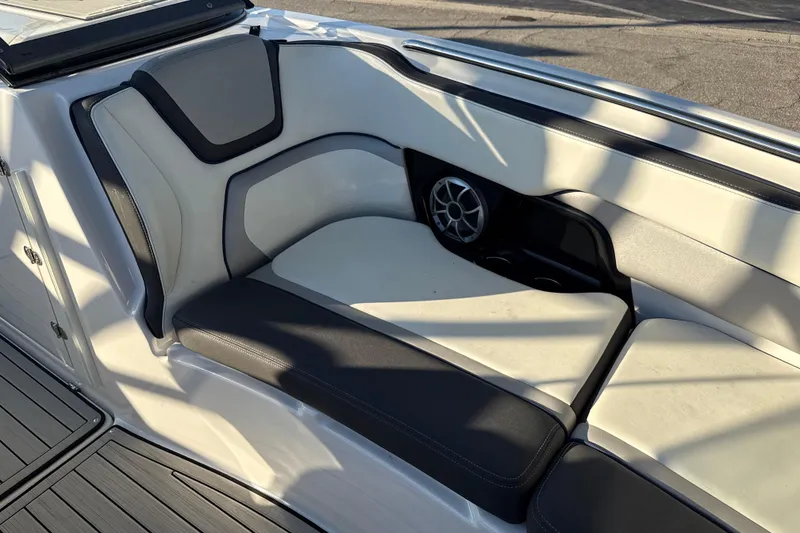 Slide: The Image of 2021 Yamaha Boats 252S interior seating with speaker and cup holder. - 43