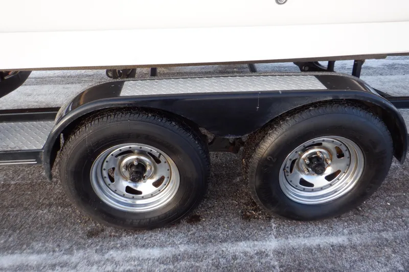 Slide: The Image of Hurricane SunDeck 2400 IO 2013 - 52