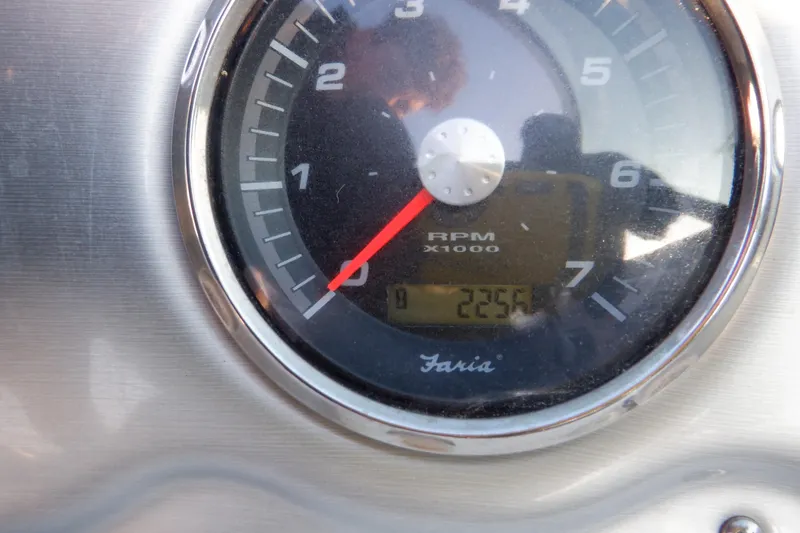 Slide: The Image of Hurricane SunDeck 2400 IO 2013 - 54