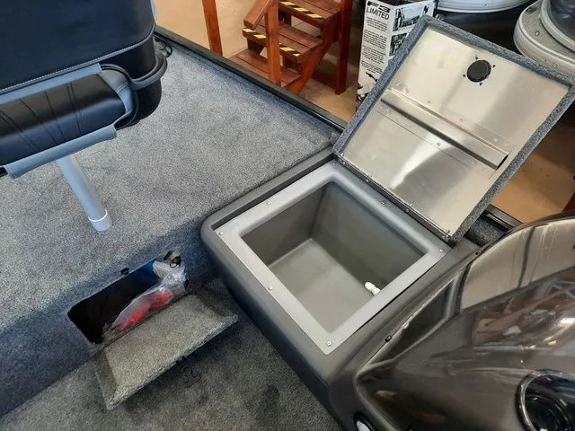 Slide: The Image of Tracker Bass Tracker Classic XL 2026 - 10