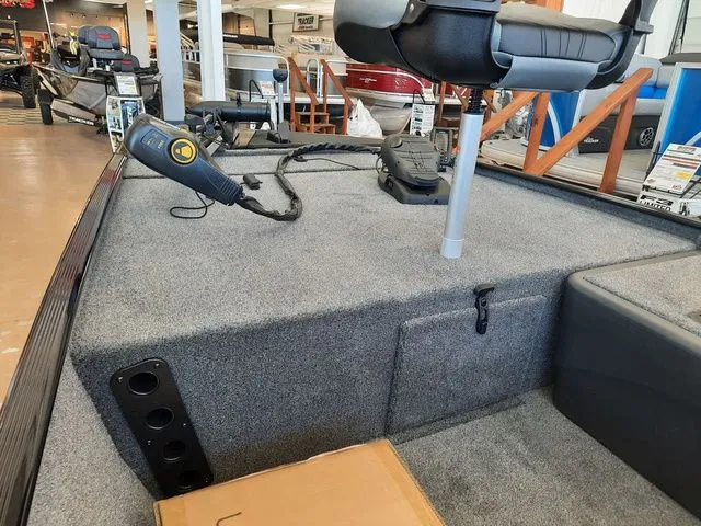 Slide: The Image of Tracker Bass Tracker Classic XL 2026 - 3