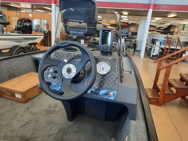 Slide: The Image of Tracker Bass Tracker Classic XL 2026 - 5