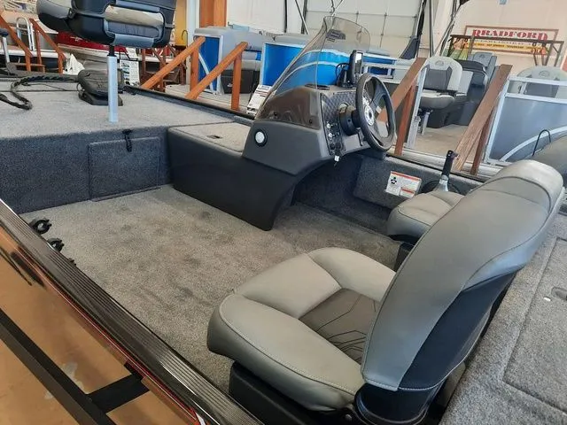 Slide: The Image of Tracker Bass Tracker Classic XL 2026 - 6