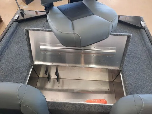 Slide: The Image of Tracker Bass Tracker Classic XL 2026 - 9