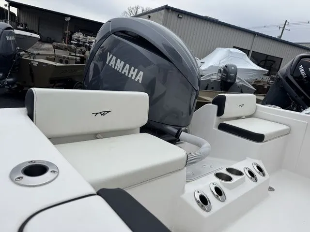 Slide: The Image of Tidewater 198 CC Adventure 2024 - 6