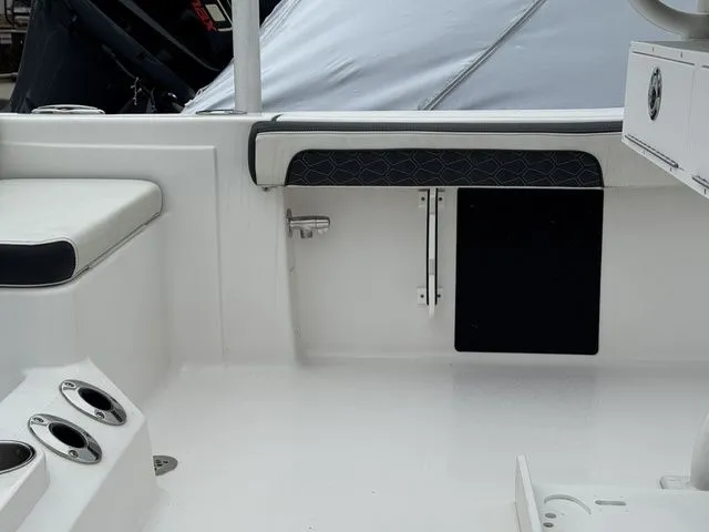 Slide: The Image of Tidewater 198 CC Adventure 2024 - 7