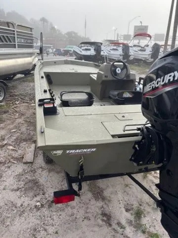 Slide: The Image of Tracker Grizzly 1754 SC 2026 - 3