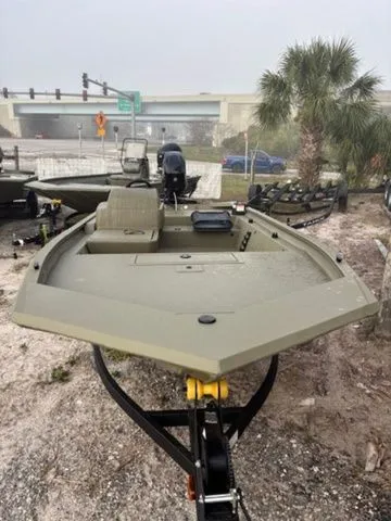 Slide: The Image of Tracker Grizzly 1754 SC 2026 - 5