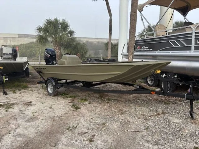 Slide: The Image of Tracker Grizzly 1754 SC 2026 - 7