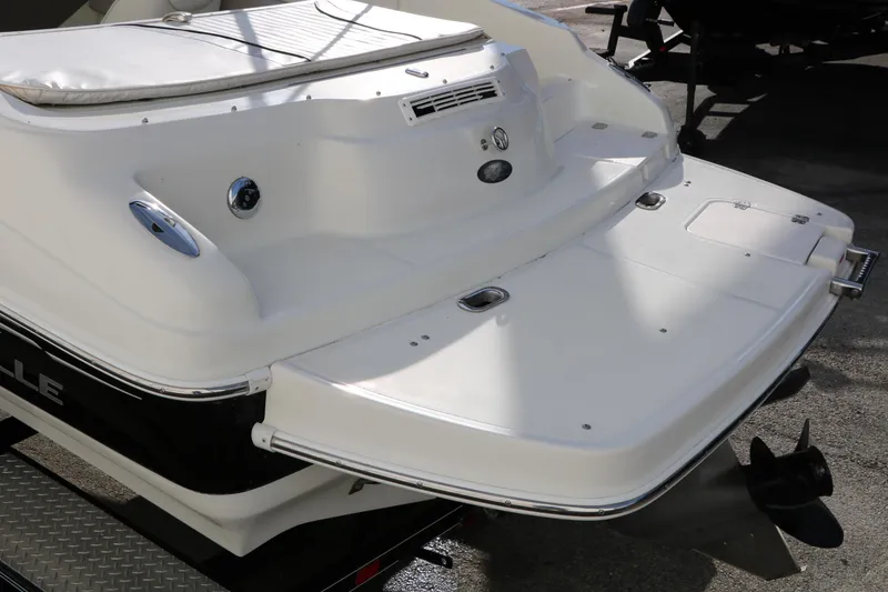 Slide: The Image of 2004 Caravelle 187 Fish & Ski boat, rear view, showcasing swim platform and propeller. - 10