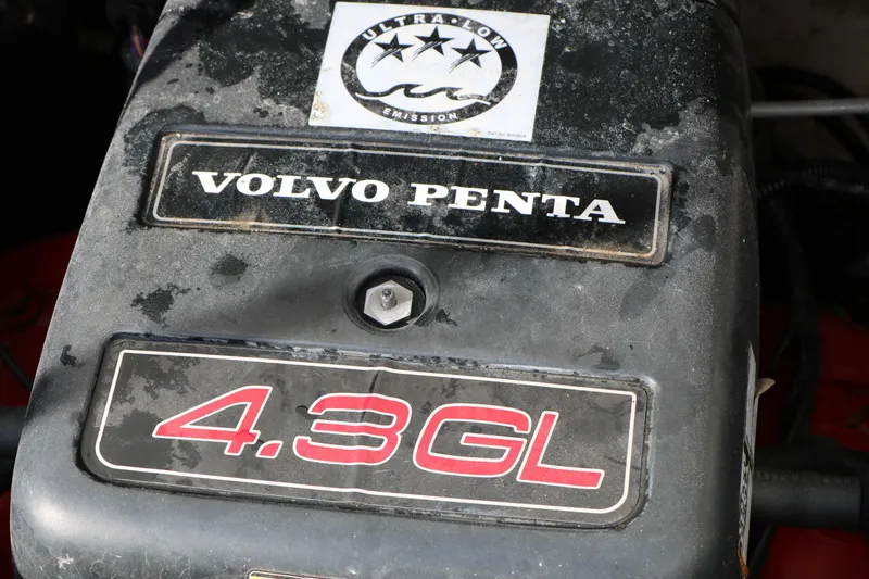 Slide: The Image of Volvo Penta 4.3GL engine in 2004 Caravelle 187 Fish & Ski boat. - 25