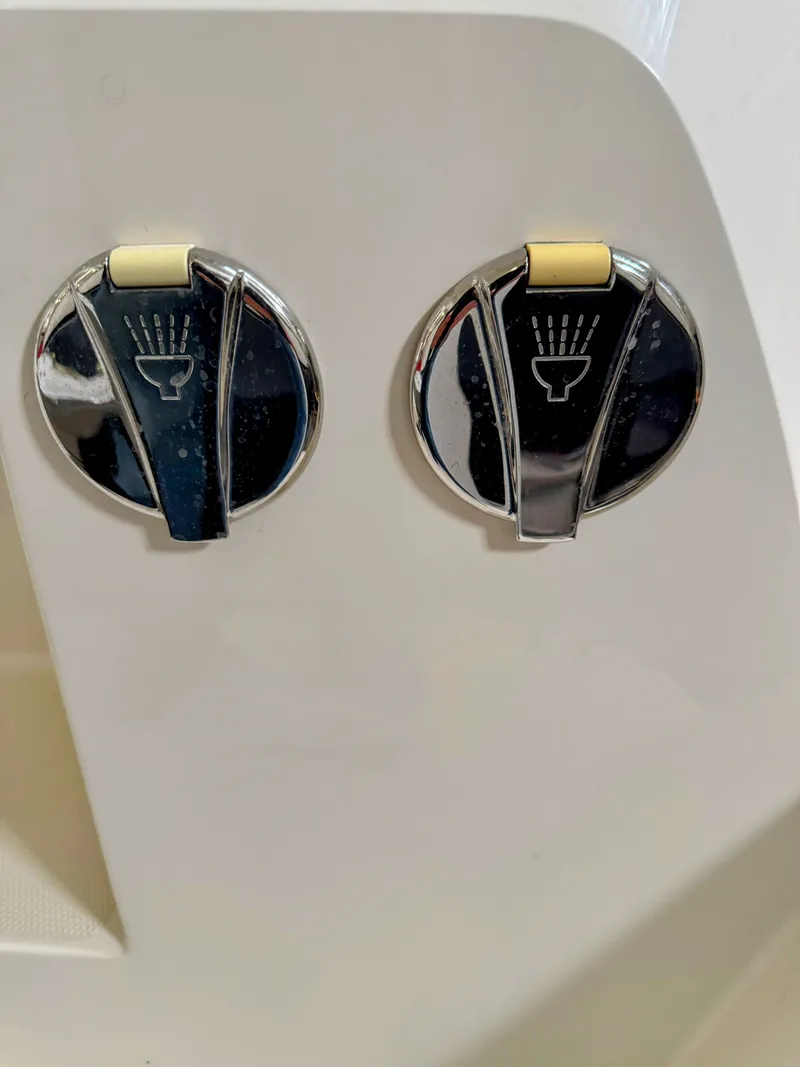 Slide: The Image of Carver C37 2017 - 85