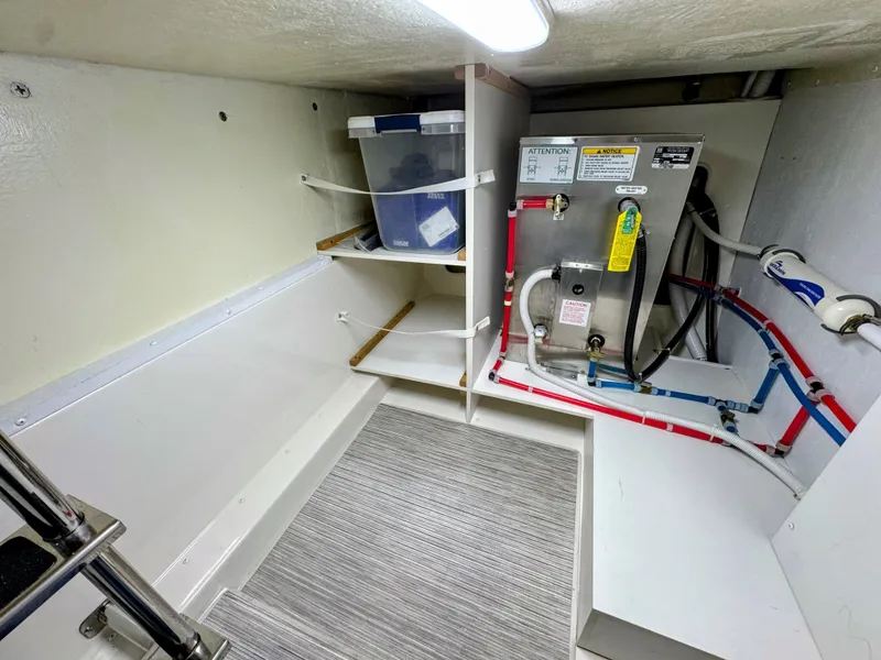 Slide: The Image of Carver Yachts C37 2017 - 47