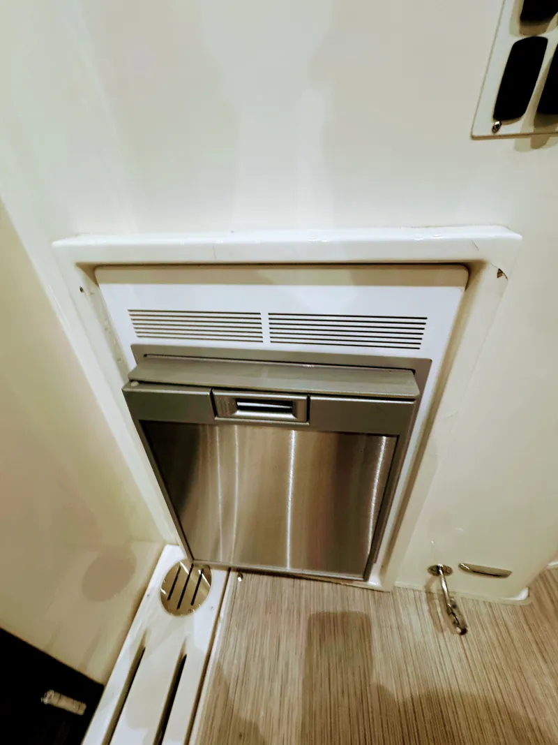 Slide: The Image of Carver Yachts C37 2017 - 50