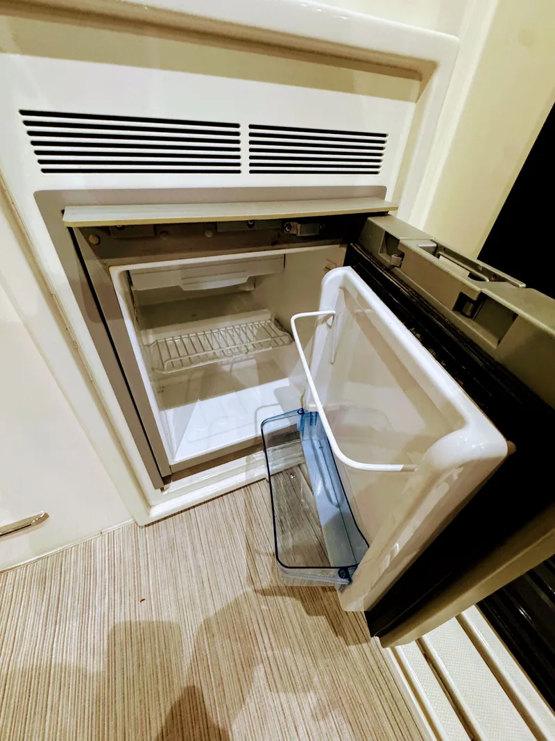 Slide: The Image of Carver Yachts C37 2017 - 59