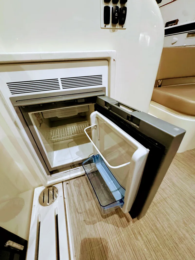 Slide: The Image of Carver Yachts C37 2017 - 60