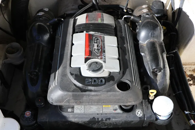 Slide: The Image of Engine of 2017 Bayliner 195 Deck Boat, featuring a 4.5L 200 horsepower motor. - 21