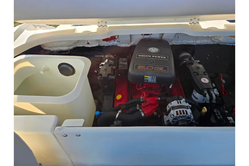 Slide: The Image of 2007 Glastron GT 205 Ski & Fish boat engine compartment with Volvo Penta 5.0 GL engine. - 24