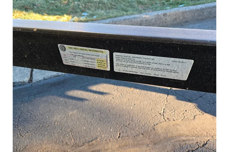 Slide: The Image of 2012 Berkshire 190CL LSR trailer with tire and loading information label. - 23