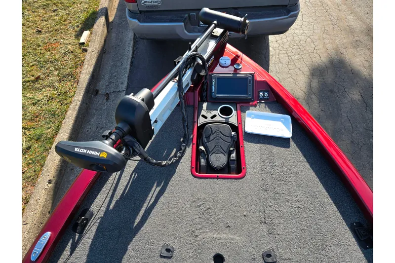 Slide: The Image of 2019 Vexus AVX1980 boat deck with Minn Kota trolling motor and electronics. - 17