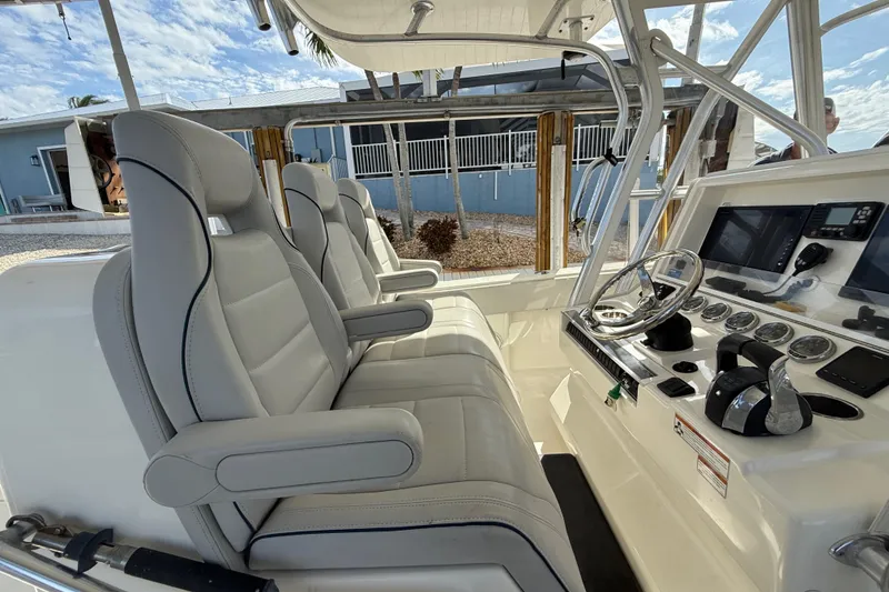 Slide: The Image of 2019 SeaVee 390Z boat cockpit area - 11